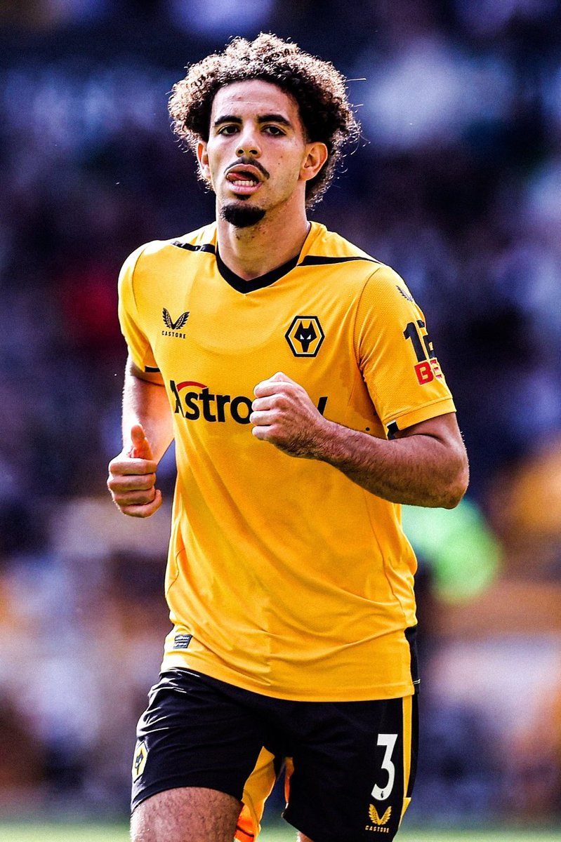 ActuDZ_'s tweet photo. Malgré ses bonnes performances et pourtant suivi par plusieurs grands clubs, Rayan Aït-Nouri (21 ans) n'est plus appelé par Wolverampthon depuis qu'il a choisi l'Algérie.

Incompréhensible. https://t.co/4NHvLJ0n04