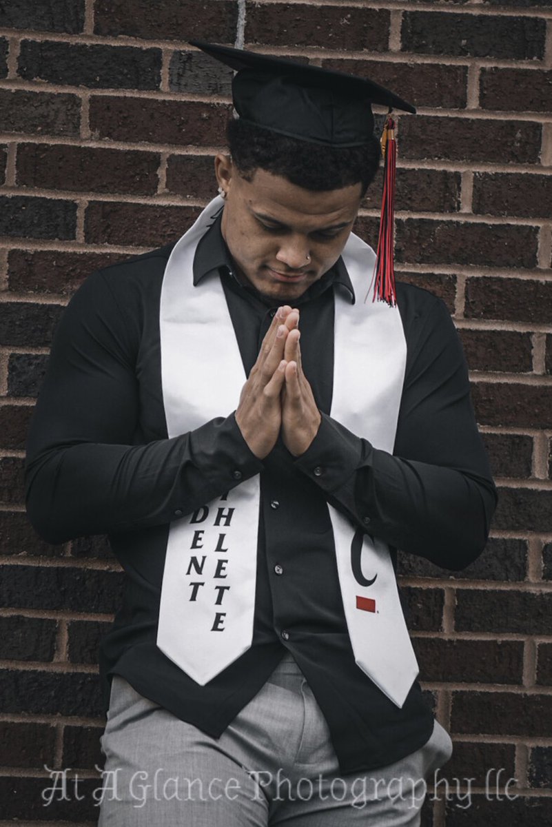 ShelliePace1's tweet photo. 🙏🏼❤️💪🏽🏈 https://t.co/b0fknAZrEc