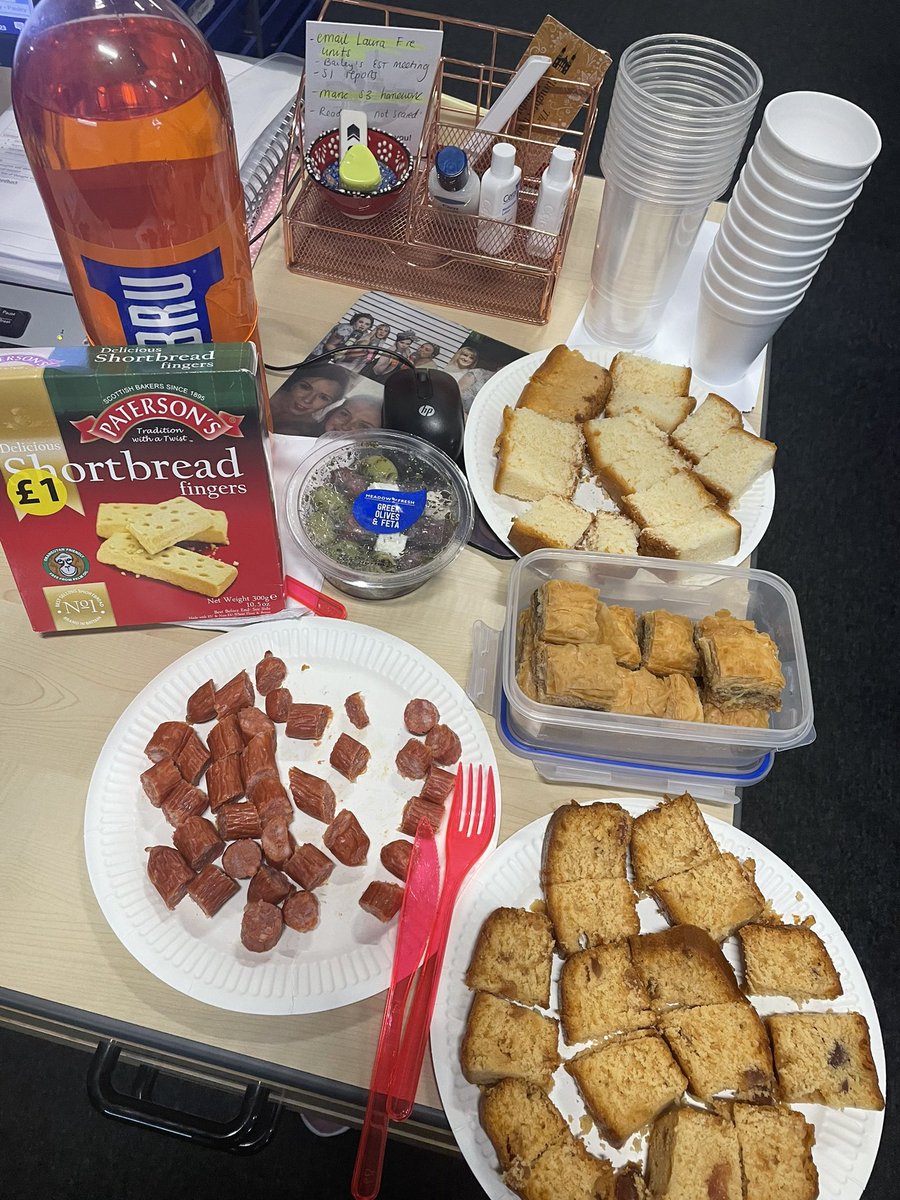 1.5 kickstarted their ‘Countries of the World’ solo talks by sampling some world cuisine 🍰🥨🍪