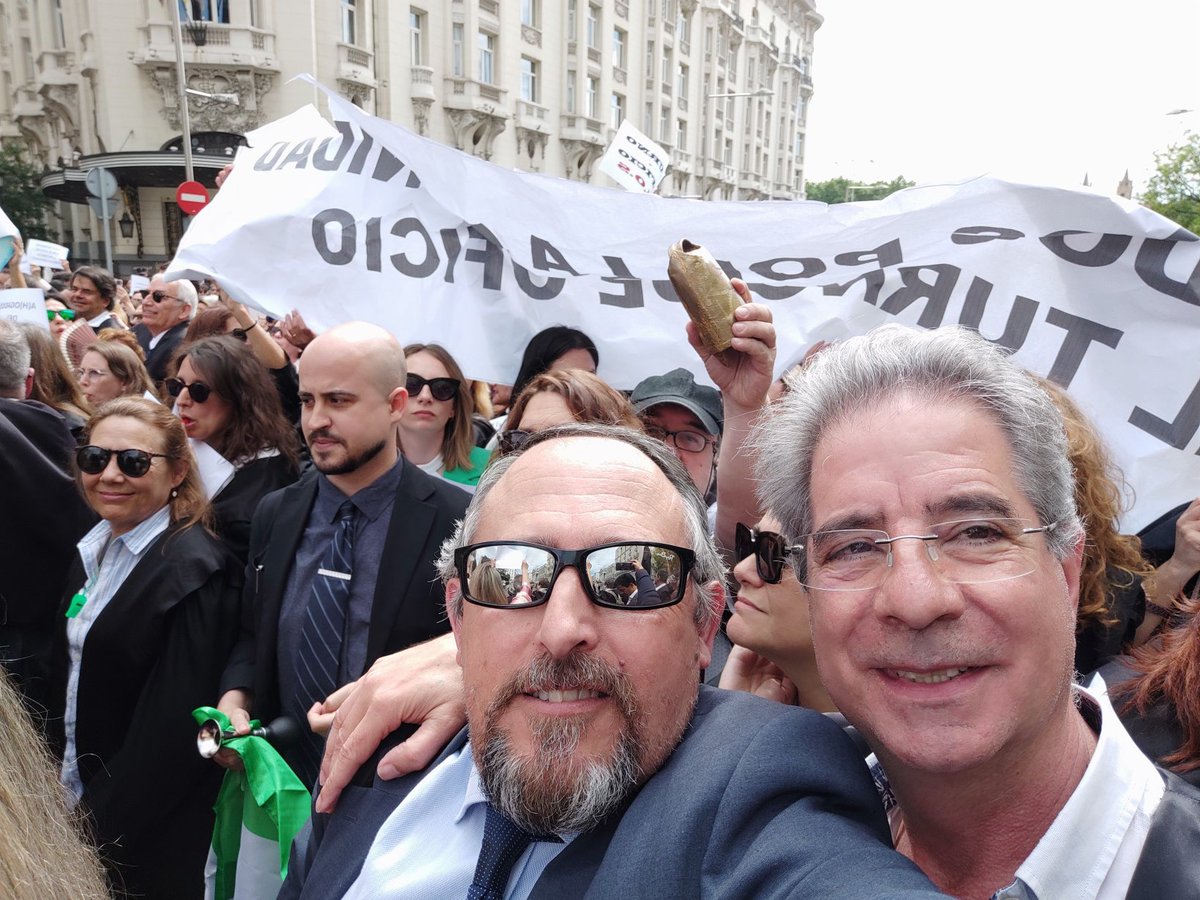 Grandes momentos de un día muy especial.
<a href="/willyplaza1/">GUILLERMO PLAZA</a> <a href="/decanofjlara/">Fco Javier Lara Peláez</a> <a href="/Icleron/">Inmaculada Clemente</a> <a href="/maritahermano/">Mar Hermano ⚖❤</a> <a href="/AJCervantesM/">Angel Cervantes</a> <a href="/JaimeArribaR/">JaimeAR</a> <a href="/fausanl/">FAUSTINO S.L.</a>