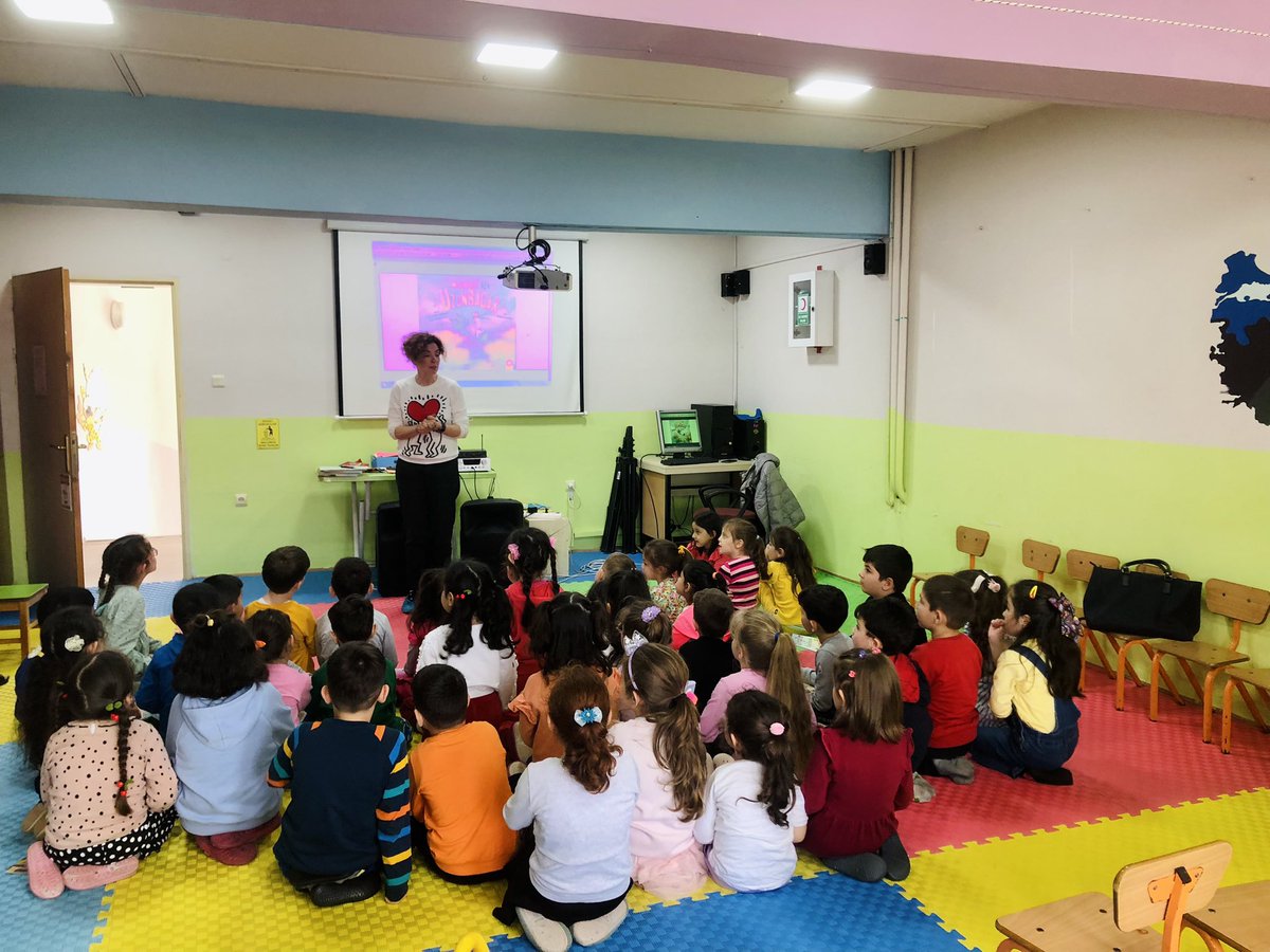 Okulumuza etkinlik kapsamında gelen değerli İpek Ongun’un kızı yazar sevgili <a href="/defne71/">defne</a> ve yazar sevgili <a href="/banutozluyurt/">Banu  TOZLUYURT</a> Hanımefendilere verdikleri kıymetli bilgilerden dolayı teşekkür ediyoruz 🌺