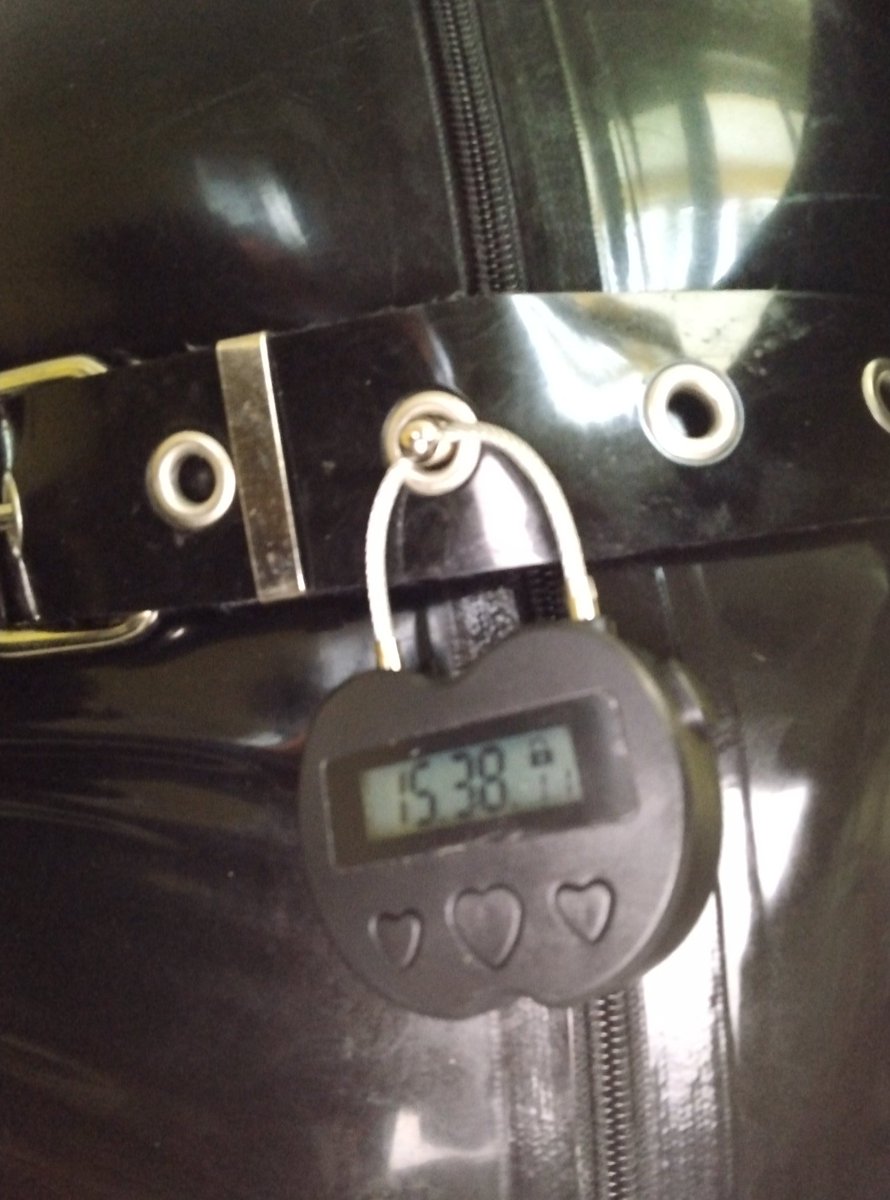 rubberrasco's tweet photo. Again locked in my rubber by master. Today for 16 hour https://t.co/EeAbLURGJZ