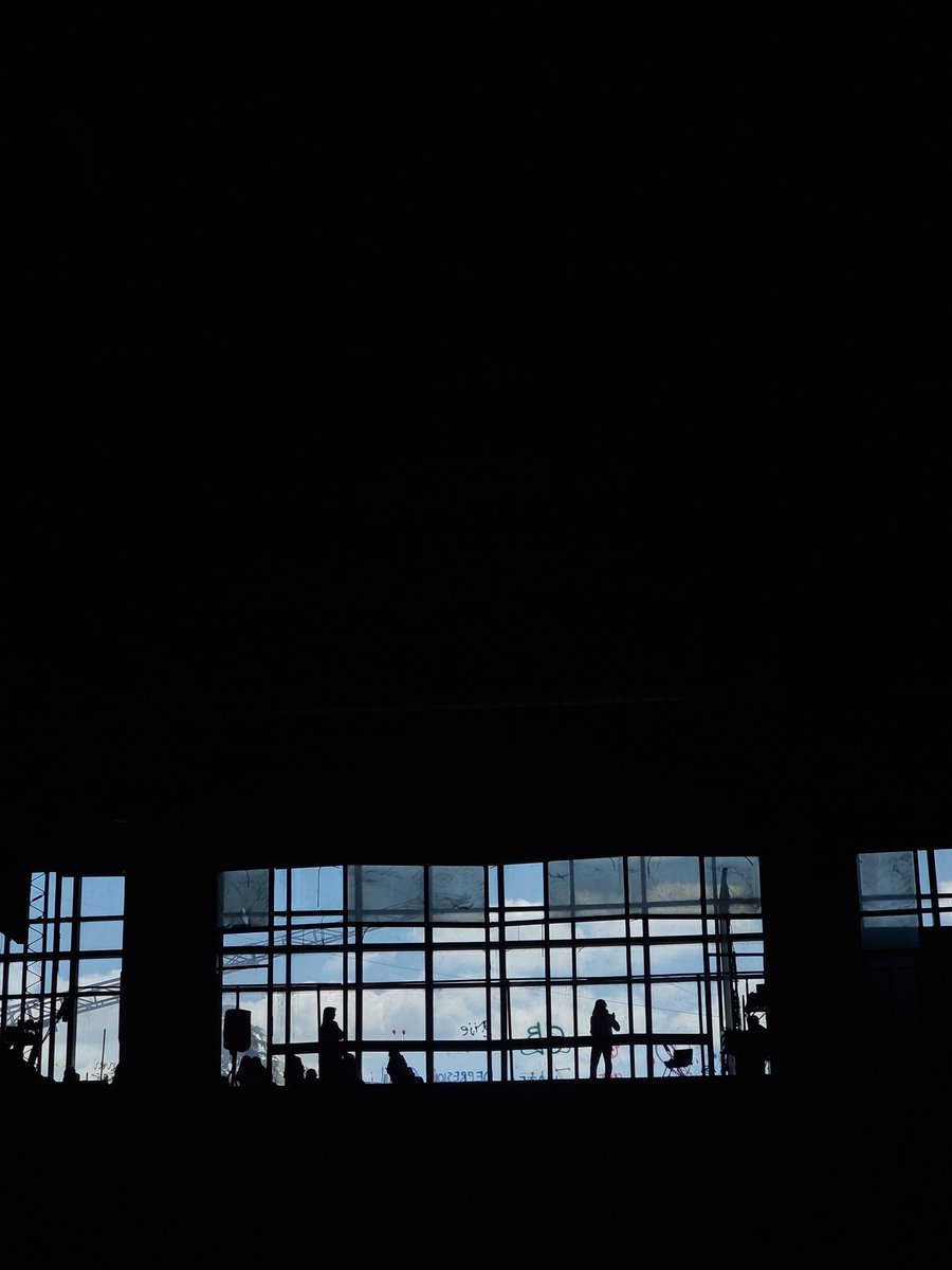 ICKosovo's tweet image. Komuniteti i ICT dhe @KPrishtines po i kthejnë jetën pjesës së djegur të Pallatit të Rinisë. Gjashtë aktivitete vetëm sot në kuadër të @gitkosovo #VajzatnëTIK23. Ky është fillimi i një tregimi të bukur. Faleminderit @KPrishtines @perparim_rama &amp;amp; @DonjetaSahatciu për mbështetjen.