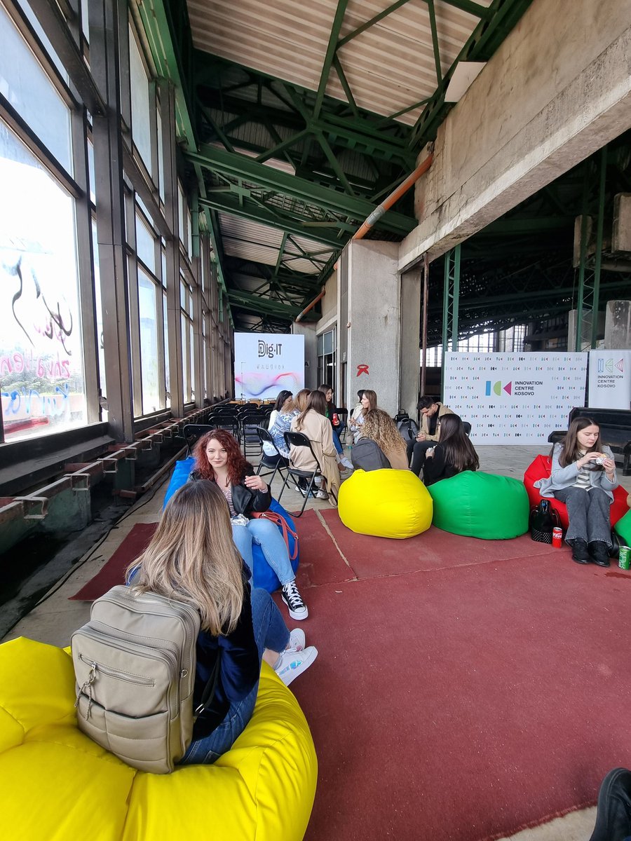 ICKosovo's tweet image. Komuniteti i ICT dhe @KPrishtines po i kthejnë jetën pjesës së djegur të Pallatit të Rinisë. Gjashtë aktivitete vetëm sot në kuadër të @gitkosovo #VajzatnëTIK23. Ky është fillimi i një tregimi të bukur. Faleminderit @KPrishtines @perparim_rama &amp;amp; @DonjetaSahatciu për mbështetjen.