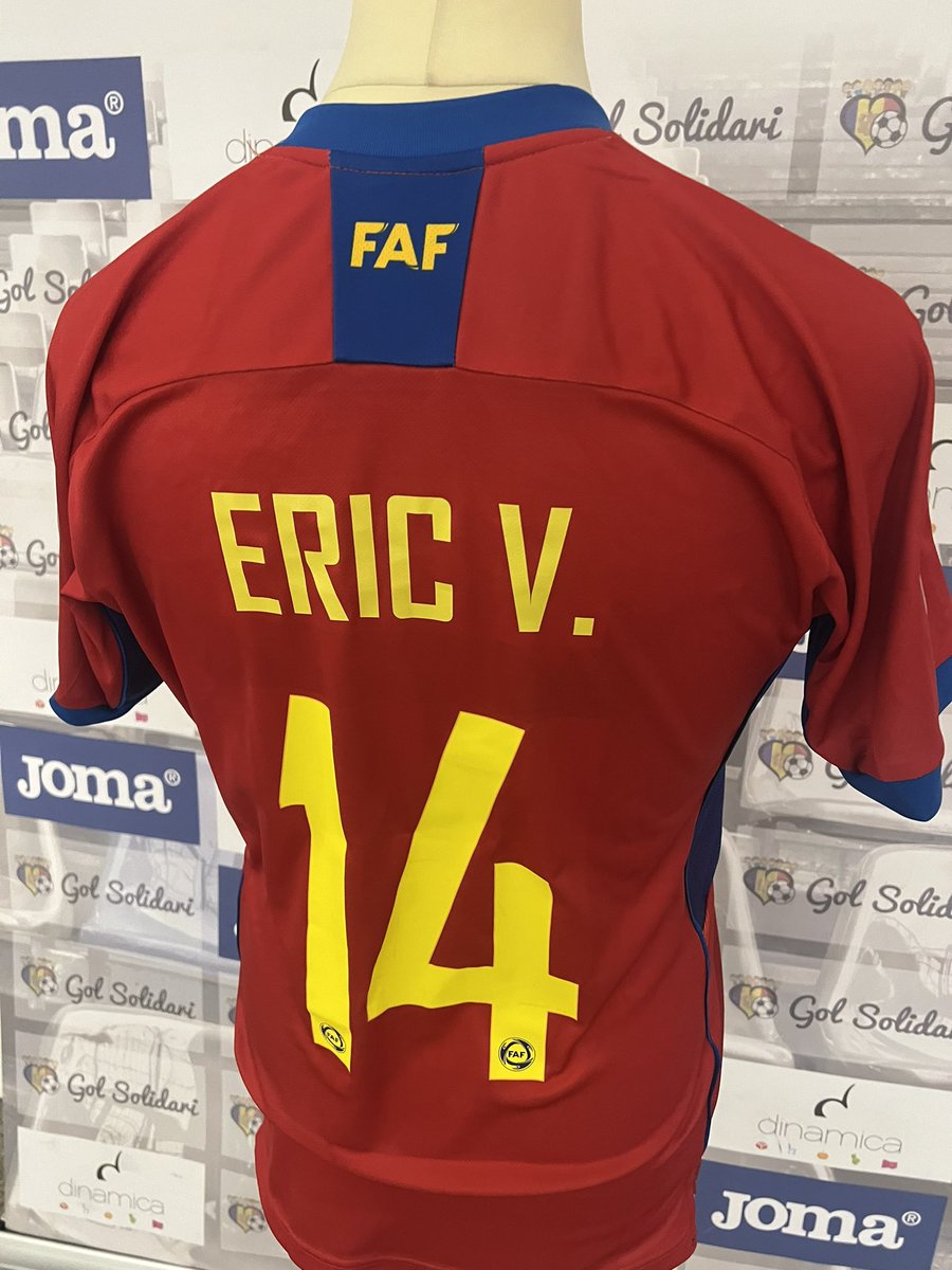 GolSolidariAnd's tweet photo. Un dels joves que ara comencen, @Eric_Vales 🇦🇩⚽️ s’uneix a nosaltres amb una samarreta contra @FFK_KS 🇽🇰 a subhasta 👧🏻🧒🏻🇦🇩💪🏻 #kosovo #andorra #ericvales #matchwornshirt https://t.co/ZLH7dZ0cza