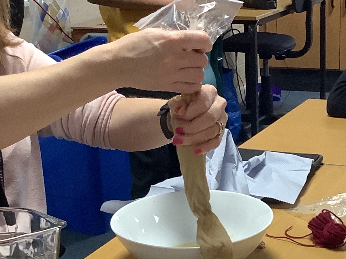 Cpsmrsw's tweet image. Yay! I get all of the best jobs!🤣P6J  spoke  about  the  digestive  system today. It  was  a  lot  of  fun!  🤢🤮 💩😂@gsc1 #GSCLearningLab @carronshoreps