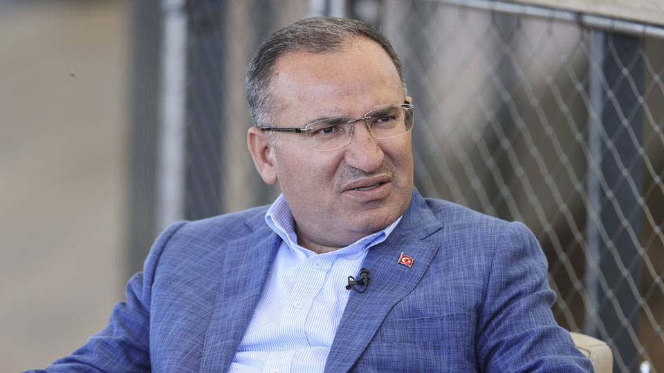 yirmiucderece's tweet photo. Adalet Bakanı Bekir Bozdağ:
"14 Mayıs akşamı ya Kandil-FETÖ sevinecek ya bu milletin temiz evlatları sevinecek.
Millet İttifakı'na giden her oy teröre nefes olur, büyük Türkiye'nin yürüyüşüne sekte vurulur." https://t.co/urf5rPfkBL