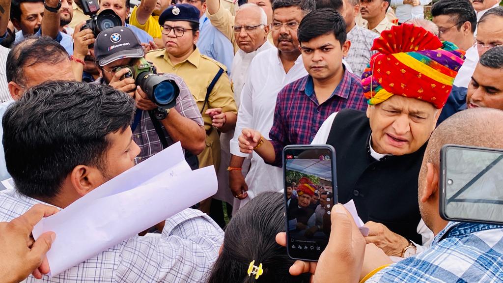 _KailashParihar's tweet photo. IA की माँग - GRADE PAY 3600
#IADemands3600GP

यूँ ढूंढने ना निकला करो तुम "मुझे" शहर में,
मै आजकल 3600 के ख़यालो में खोया रहता हूं।।
@ashokgehlot51 @DoITCRaj @RajCMO @RajGovOfficial @IA_Union @Jodhpur_ITunion @zeerajasthan_ @aajtak @DDNewsRajasthan https://t.co/wCCNtcXg6j