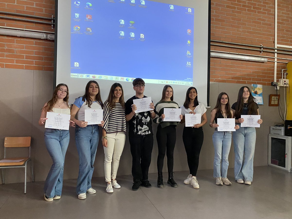 crp_gavabll2's tweet photo. Cloenda del Sharing to Learn de Viladecans. Big thanks to schools, teachers and students for this enriching experience! #sharingtolearn #ESL #learningisfun https://t.co/S6gi3mxJLm