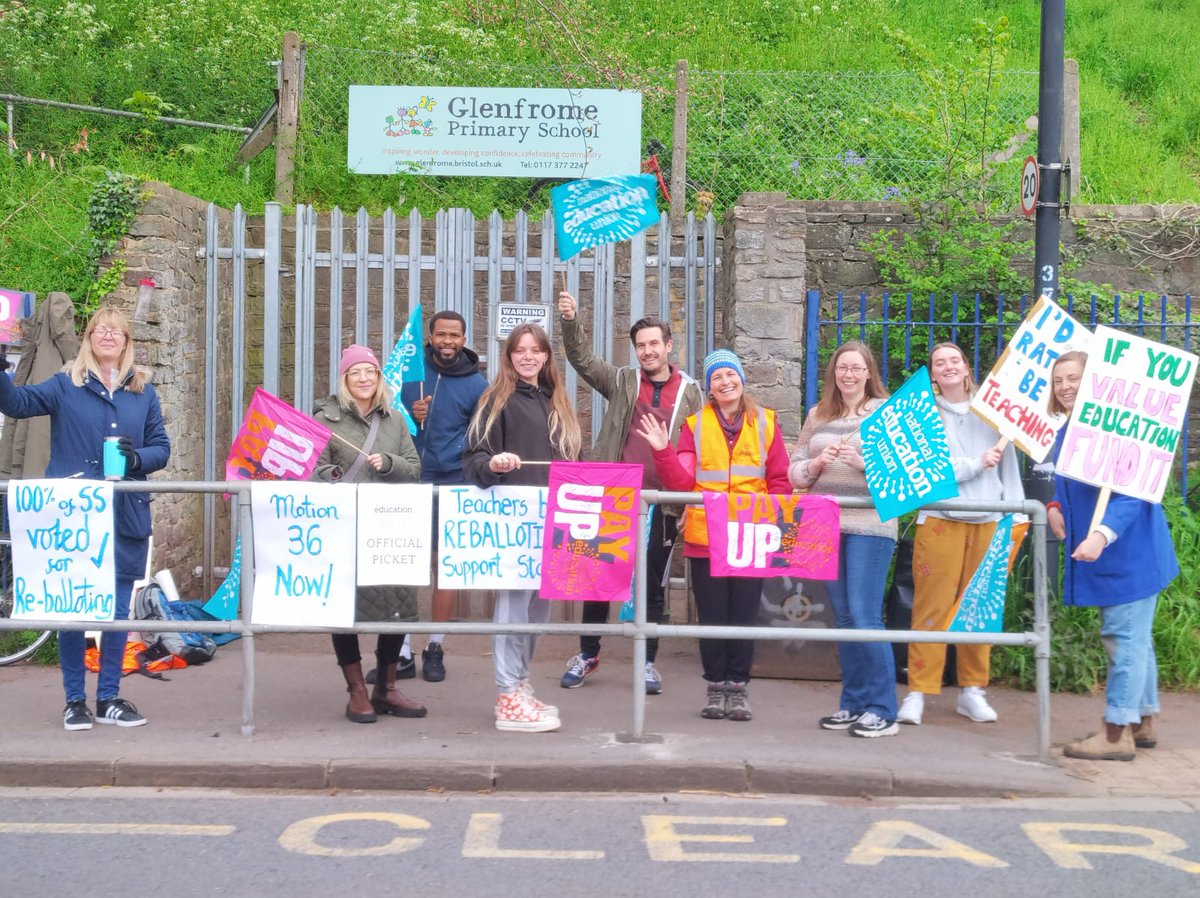 High energy here in Bristol! ⚡️✊⚡️
#edutwitter #SaveOurSchools #EnoughlsEnough <a href="/cyclingkev/">Kevin Courtney</a>