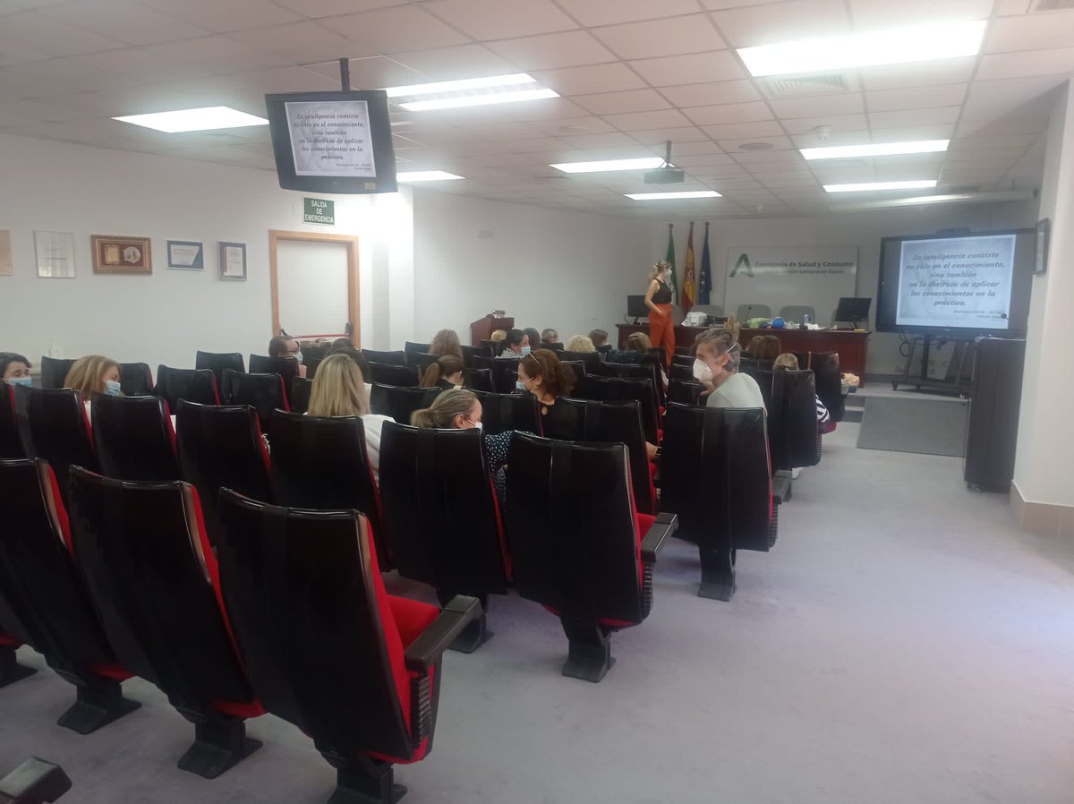 🏥Nuestros profesionales Toñi Torres, Manuel J. Rangel, Natalia Aguilera y Joaquín Fajardo han impartido esta semana el curso👉'Actualización soporte vital básico y DESA'.

Se han formado cerca de 50 profesionales de diferentes perfiles de todo el @AreaOsuna.

#FormaciónAGSO