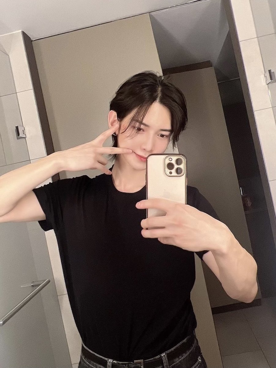 yeosang doing things tweet media