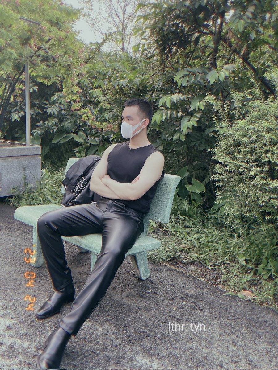lthrtyn's tweet photo. Ngồi đàm đạo khum
Ig: lthr_tyn
#leatherpants #lgbtq🌈 #leatherjacket #latex #pvcfetish #pvcpants #leatherboys #leathergoods #leatherfetish #leathergear #latexfetish #boss #leathergayfetish #leathergay #dazzlelovers #satinboy #satin #satinshirt #style #leathergay #meninleather https://t.co/2byGq37tLE