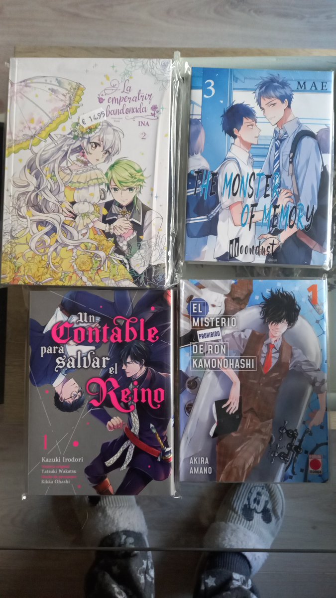 Frikipareja's tweet photo. Compras del dia del libro!!! He pecado un poco de todo!  Gracias a @mwediciones @ArechiManga @odaibaediciones @TomodomoEd @MangaPaniniEsp @eccediciones @NormaEdManga @distritomangaED @MoondustEdi https://t.co/avDVtxrrri