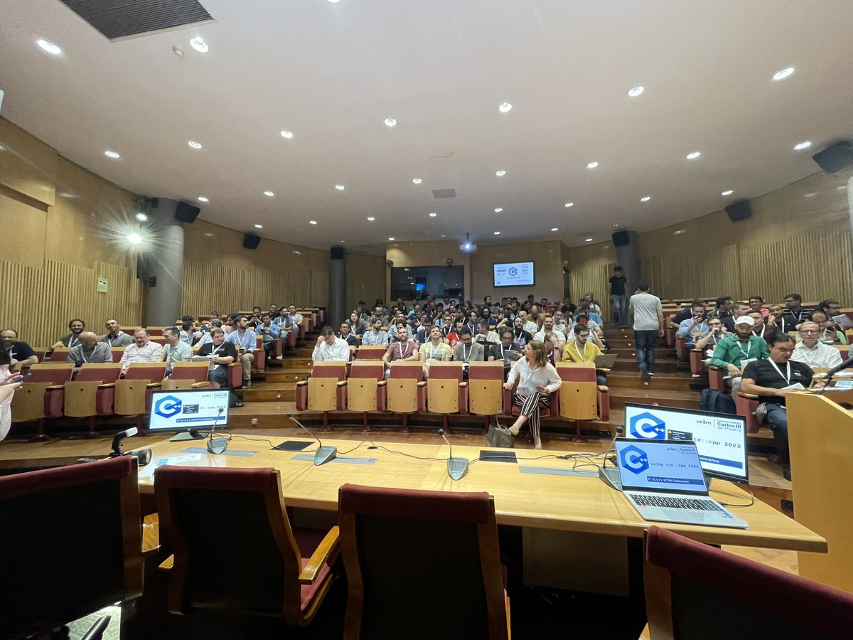 MPalomaD's tweet image. Comenzamos la jornada #Usingstdcpp 2023 con llenazo y sorpresas. Todo gracias a @jdgarciauc3m @EPS_UC3M