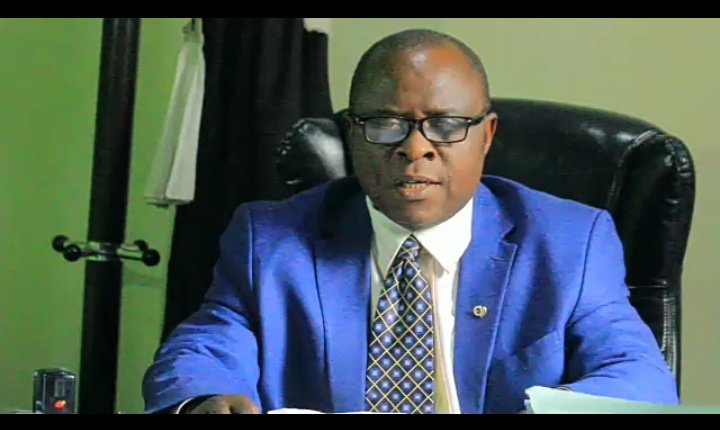 Je me joins à nombreux de mes Confrères qui dénoncent l'arrestation d'un Avocat pour les faits de son client. L'arrestation du Bât SANANE est inadmissible et inacceptable dans un pays de droits. Portons cette injustice aux décideurs et "défendons le droit de défendre".