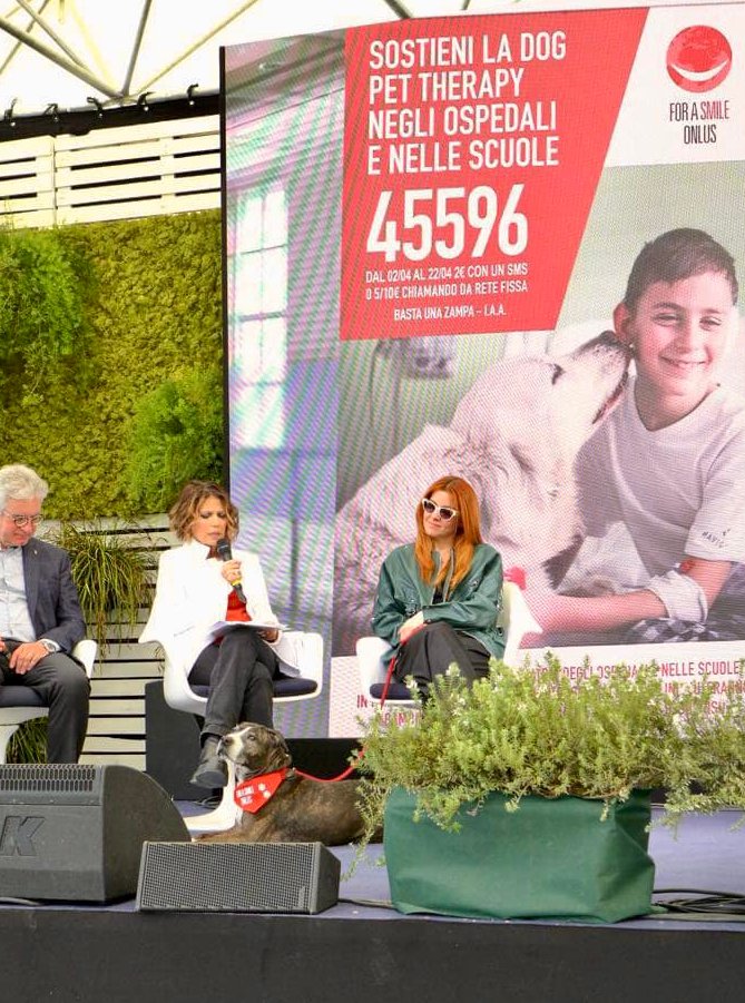 Forasmileonlus's tweet photo. Earth Day Italia 2023, terrazza del Pincio (RO).
Un evento per la solidarietà, condotto dalla giornalista @putiferio22, con moltissimi ospiti tra cui la fantastica @noemiofficial! 
Vi ringraziamo per il vostro sostegno!

#dogpettherapy #earthdayitalia #giornatamondialedellaterra https://t.co/RSku34hkbT