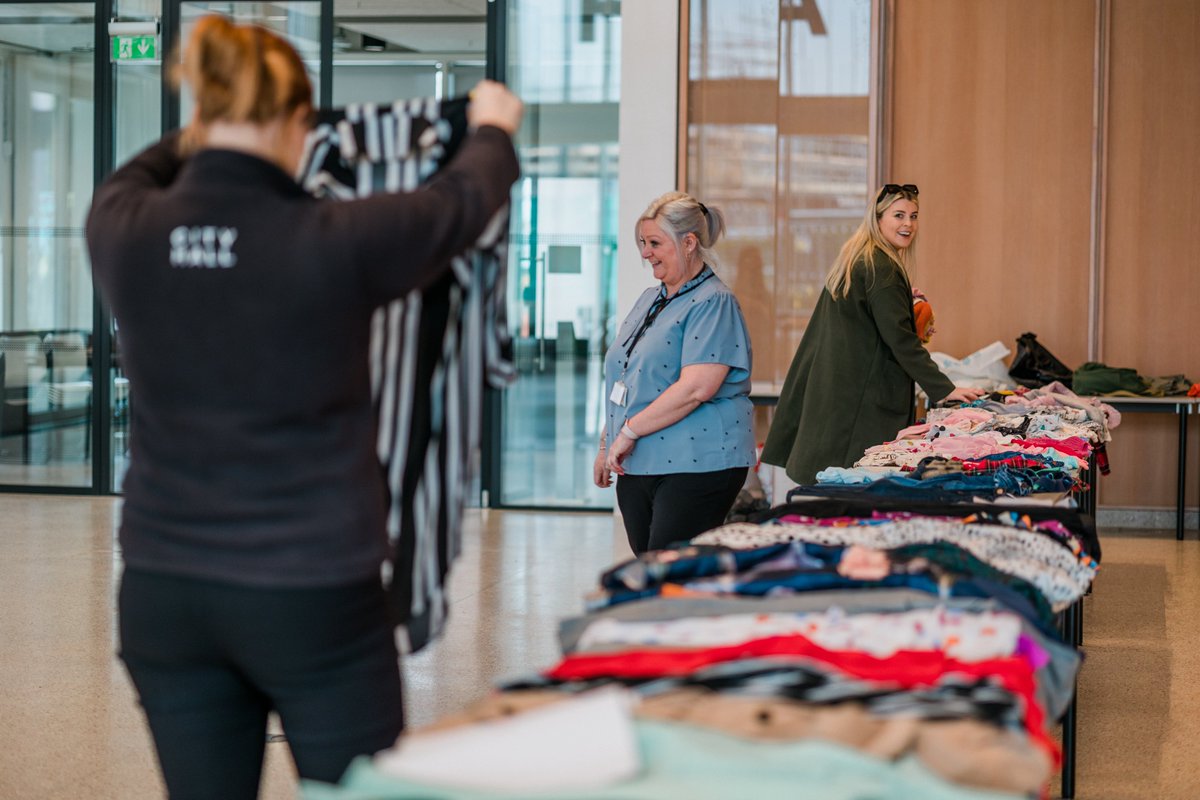 Staff at @RiversideSund were encouraged to reduce their carbon footprint in the run up to #EarthDay2023 with a series of events last week

From eco stalls, recycling tips, bike MOT's & clothes swop shop ♻️👚

Read more tinyurl.com/3mjjer54

#WearSustainable #ThrowbackThursday