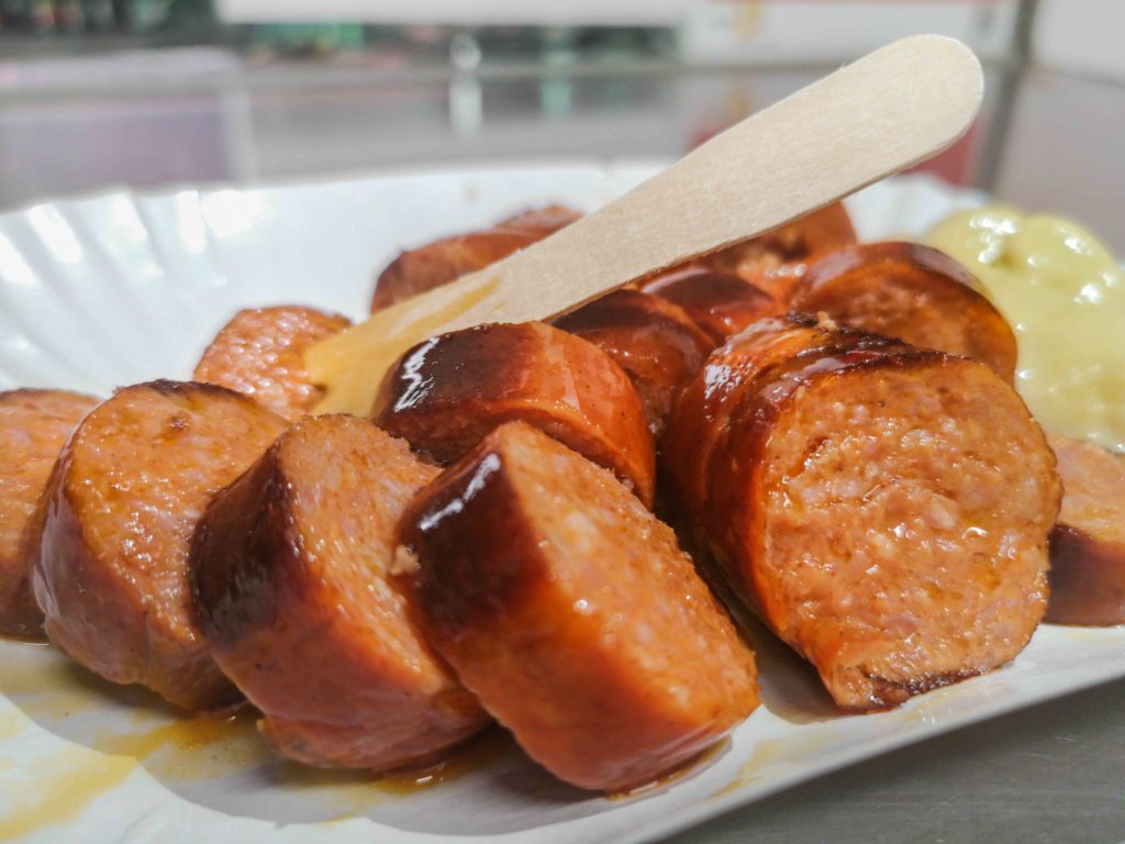 EmmaPeel_Knight's tweet photo. @PascalSamama @JMJuchet Aucun #Viennois🇦🇹ne mange des saucisses dans une soupe, cher @PascalSamama ....🧐😉
cc: #Bitzinger près de l´Opéra de Vienne
👇👇👇 https://t.co/ZundnzQpi2