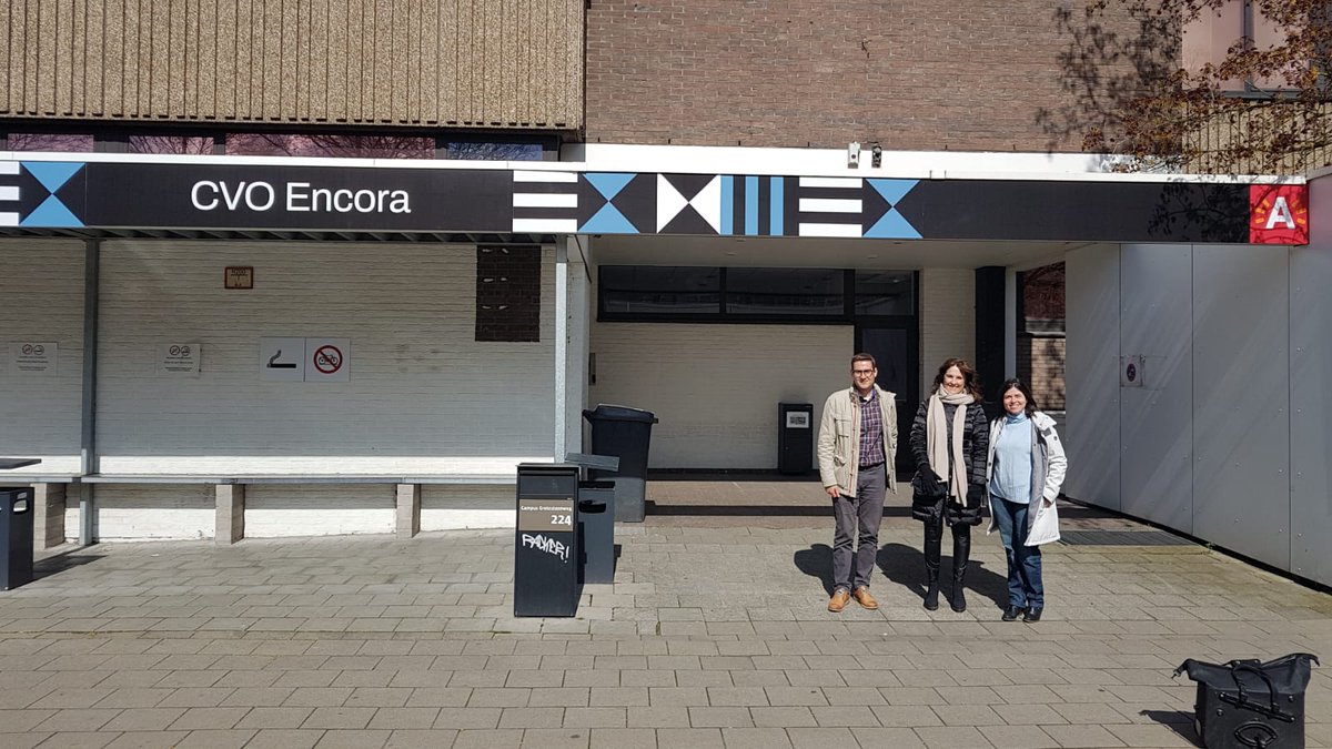 Synerg_IEs's tweet photo. El 25/04 el proyecto @Synerg_IEs visita el centro educativo #CVOEncora, en Amberes, Bélgica. Magnífico ejemplo de integración de la Formación de Personas Adultas, la FP, la adquisición del idioma por parte de personas migrantes, la orientación laboral, etc. @sepiegob https://t.co/YSERFjgbyT
