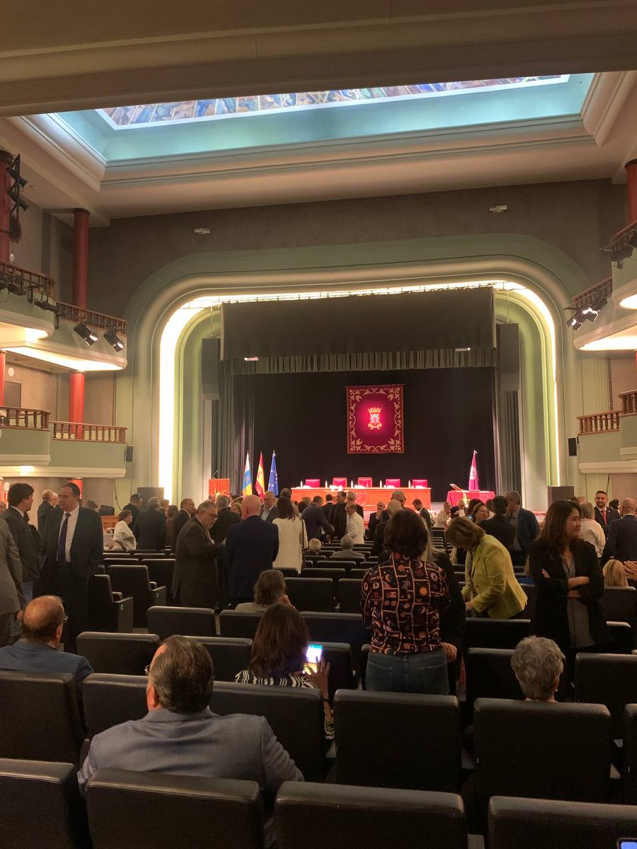 ULL's tweet photo. 📍 En tan solo unos minutos dará comienzo el acto de toma de posesión como Rector Magnífico de la #ULL de Francisco García.

Recuerda que puedes seguirlo en directo 🎥 https://t.co/Yp6UDUZC2Y https://t.co/eEAvbNjXrF