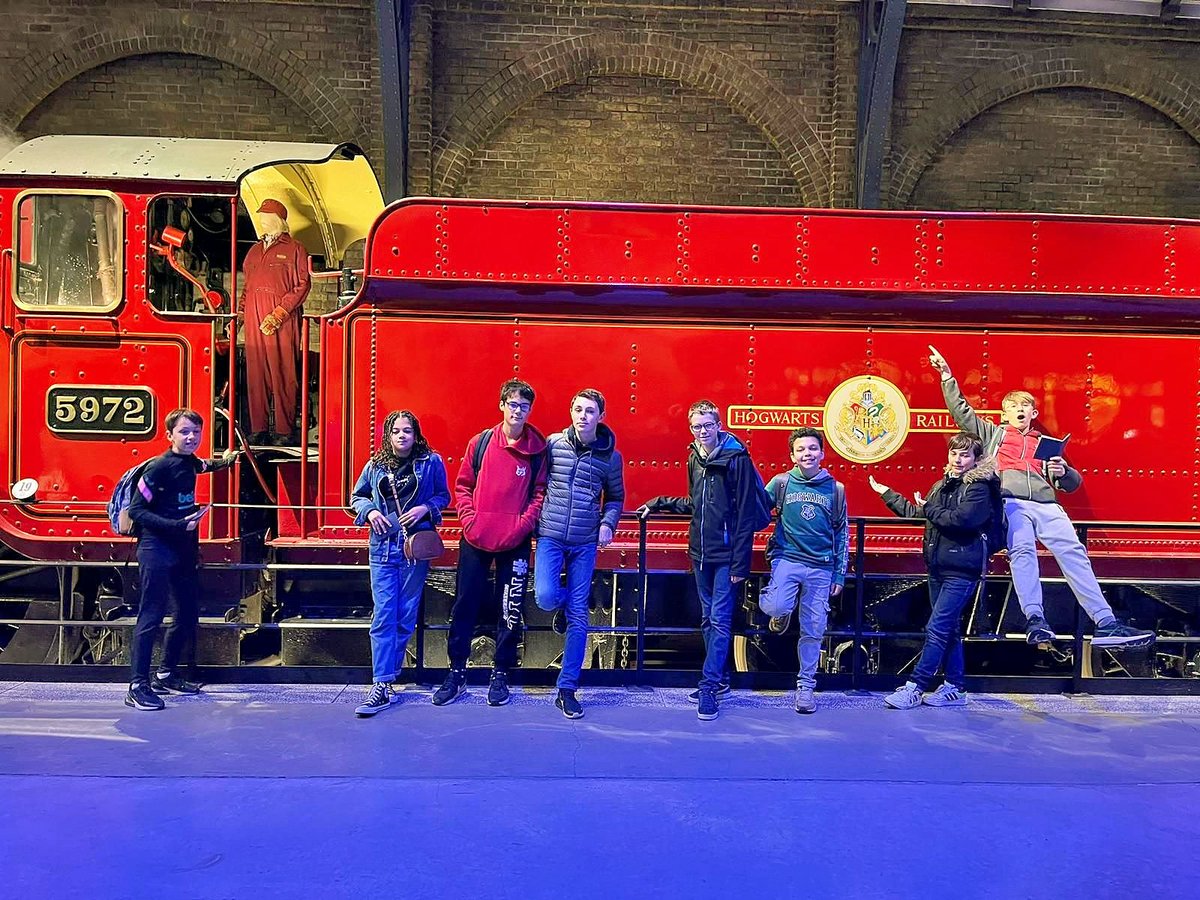 🇬🇧🇬🇧🇬🇧 Visites des lieux emblématiques, studios Harry Potter, London Eye, musées, shopping et grands jeux dans la capitale.

#colos #tempsjeunes #londres 🎡