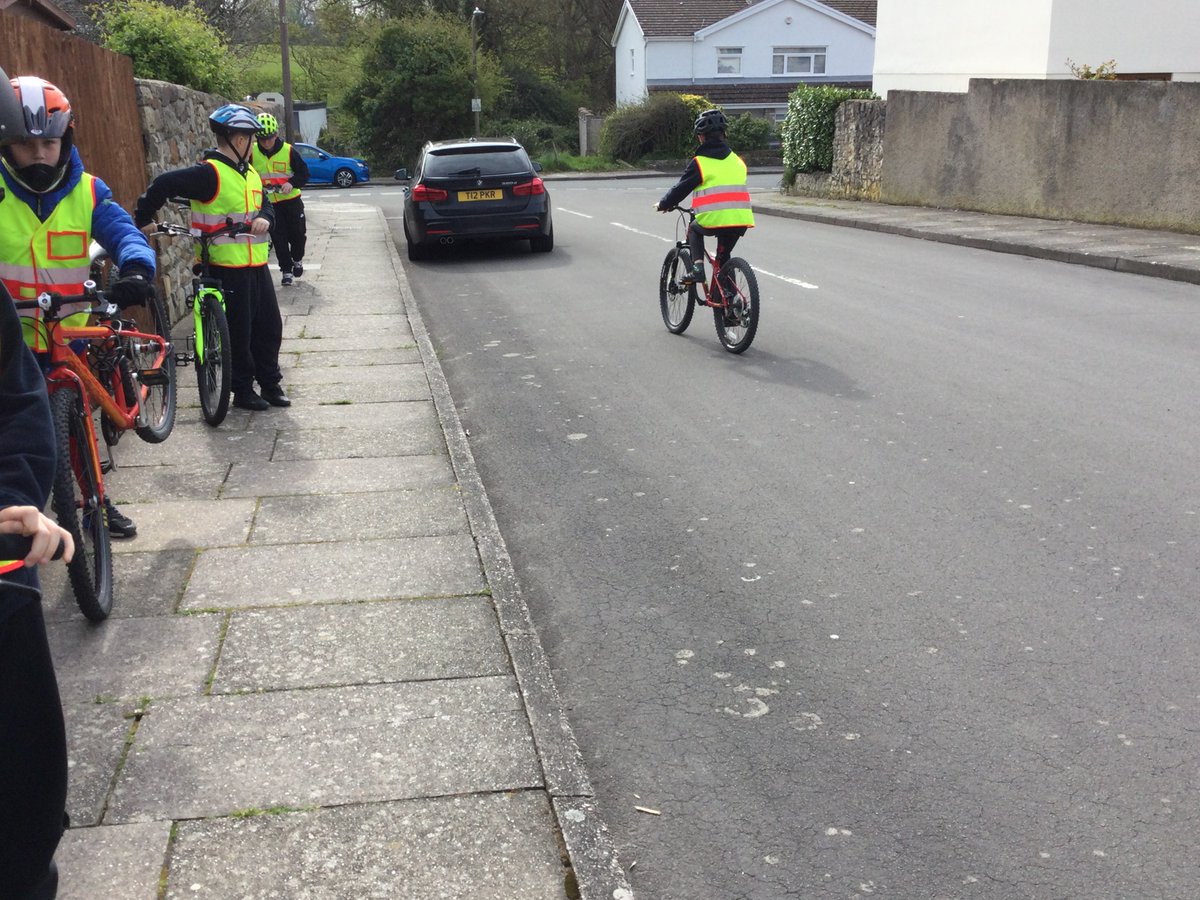 ysgolyddraig's tweet photo. #yr6 #hci #cyclingproficiency Final days cycling, overtaking parked cars, turning left at a junction, u-turns and approaching a T-junctionβ¦.well done all! https://t.co/O6RNLD7ZvK