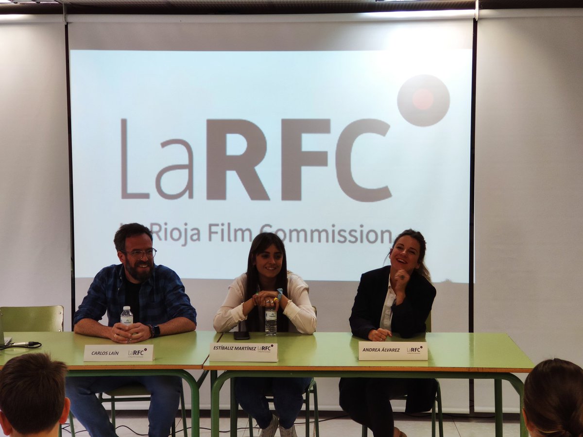 CEIP LAS GAUNAS es cine. La Rioja Film Commission se han acercado al centro para mostrar su trabajo, debatir con alumnos. Desarrollo espíritu crítico. <a href="/FilmRioja/">La Rioja Film Commission</a> Muchas gracias!!! Almazuela 2.0 <a href="/ColeLasGaunas/">ℂ𝔼𝕀ℙ 𝕃𝔸𝕊 𝔾𝔸𝕌ℕ𝔸𝕊</a> <a href="/educarioja/">Educación La Rioja</a> <a href="/lariojaorg/">Gobierno de La Rioja</a>
