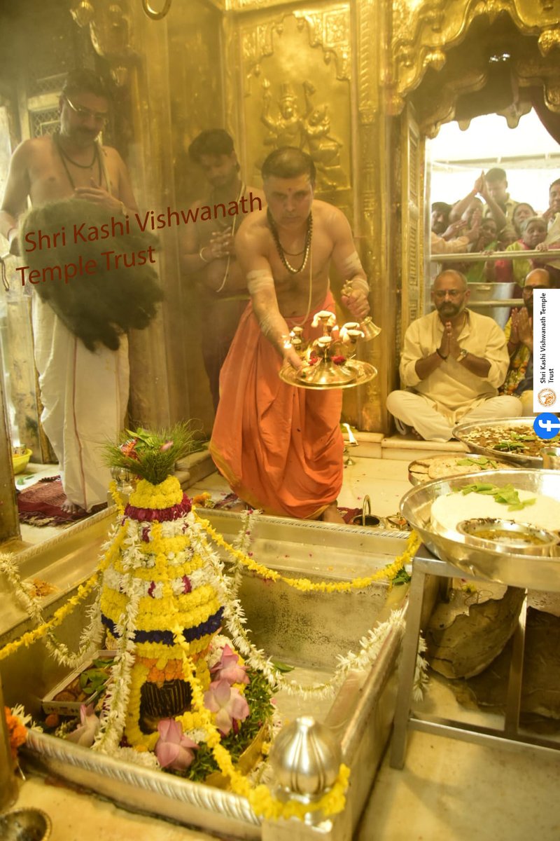 ShriVishwanath's tweet photo. आज दिनाँक 27-04-2023 को श्री काशी विश्वनाथ मंदिर में मध्याह्न (दोपहर) भोग आरती के भव्य दर्शन।

#ShriKashiVishwanath #Shiv #Mahadev #Baba #Temple #Darshan #Blessings #BhogAarti #Varanasi #Aarti #Kashi #Jyotirlinga #VishwanathDham https://t.co/N6i1M00uWU