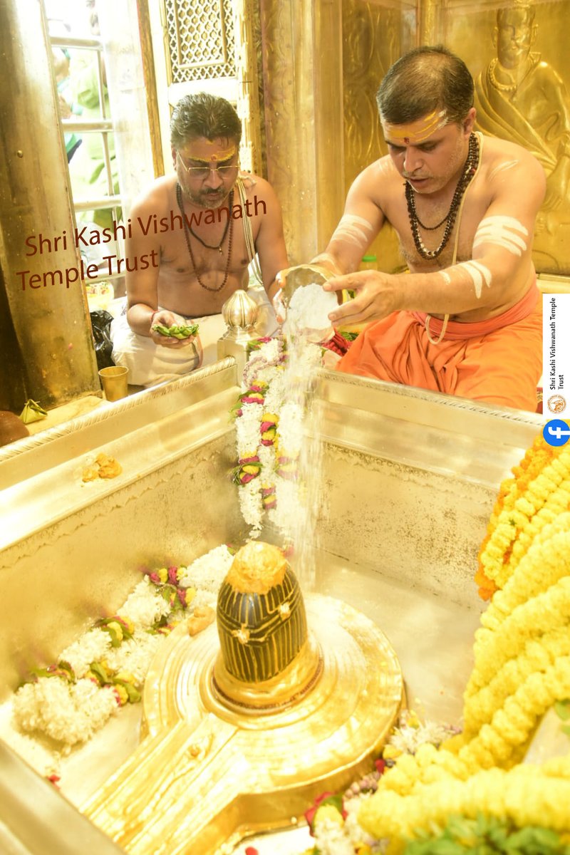 ShriVishwanath's tweet photo. आज दिनाँक 27-04-2023 को श्री काशी विश्वनाथ मंदिर में मध्याह्न (दोपहर) भोग आरती के भव्य दर्शन।

#ShriKashiVishwanath #Shiv #Mahadev #Baba #Temple #Darshan #Blessings #BhogAarti #Varanasi #Aarti #Kashi #Jyotirlinga #VishwanathDham https://t.co/N6i1M00uWU