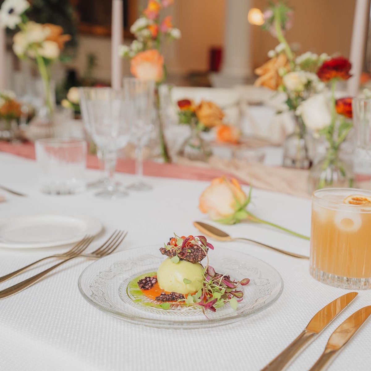 WDT_London's tweet photo. Timeless Plate🤍

More beautiful pictures from the 41 Portland Place Wedding Showcase✨

Visit our instagram for credit info

#cateringequipment #catering #hire #supplier #london #londonwedding #sustainability #sustainablefashion https://t.co/bXsGMtwsqY