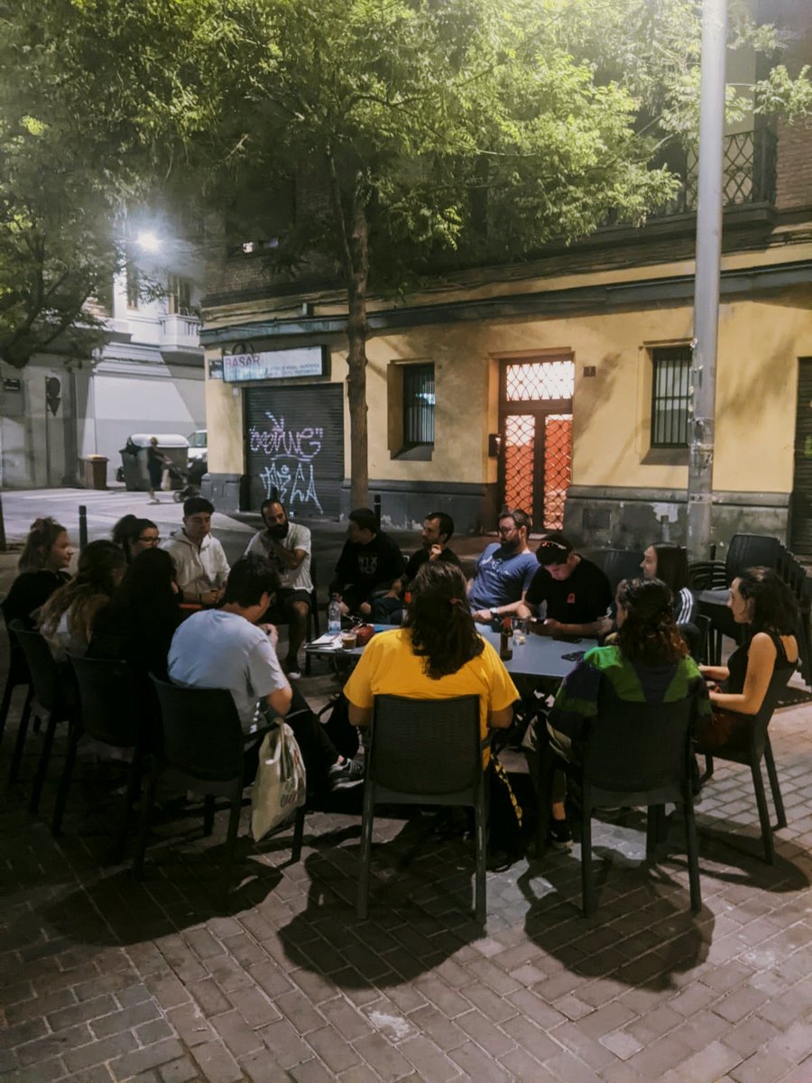 LaSirollada's tweet photo. ☀️🌊 - Ei, que comença el compte enrere i no us podeu imaginar quina estem preparant aquest any! 

Aprofitem les últimes assemblees per pulir detalls i deixar-ho tot ben lligat pels propers 10, 11, 12, 13 i 14 de Maig💚

#EstiuPopular 
#SirolladaMaig2023 https://t.co/CIM29OPtdO