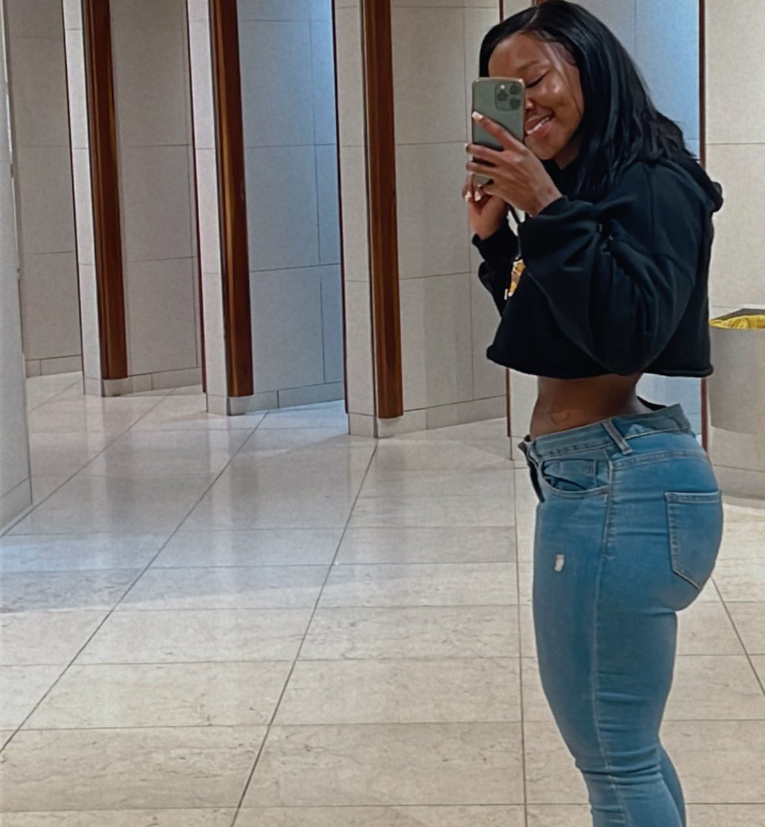 aunty molly tweet media