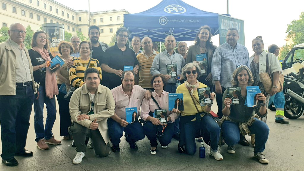 💙 #MomentoArganzuela #MomentoMadrid 
Seguimos tocando el pulso a la calle con #Ganas porque #MadridEsÉxito.
Gracias a Marcos Crespo y Vicente Grande por acompañarnos por acompañarnos esta tarde en #Arganzuela.