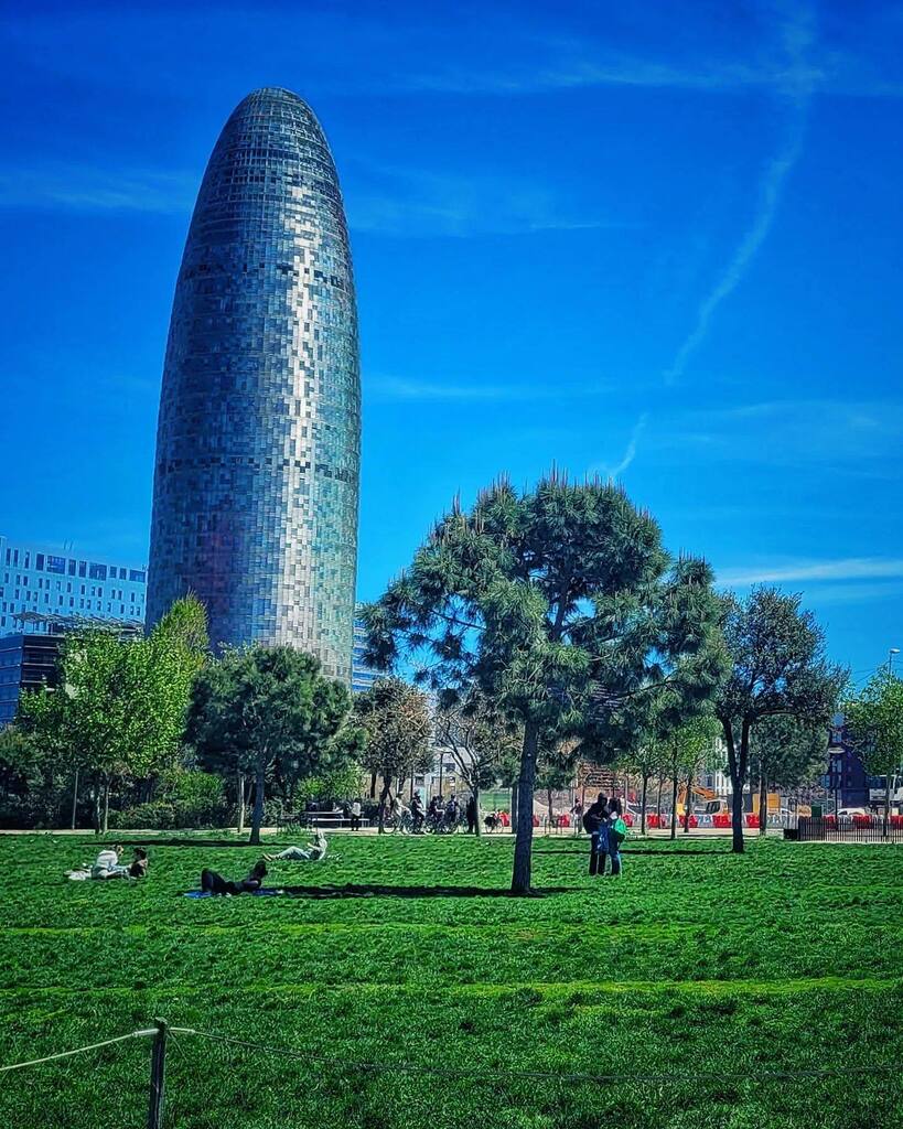 Instapoblenou tweet media