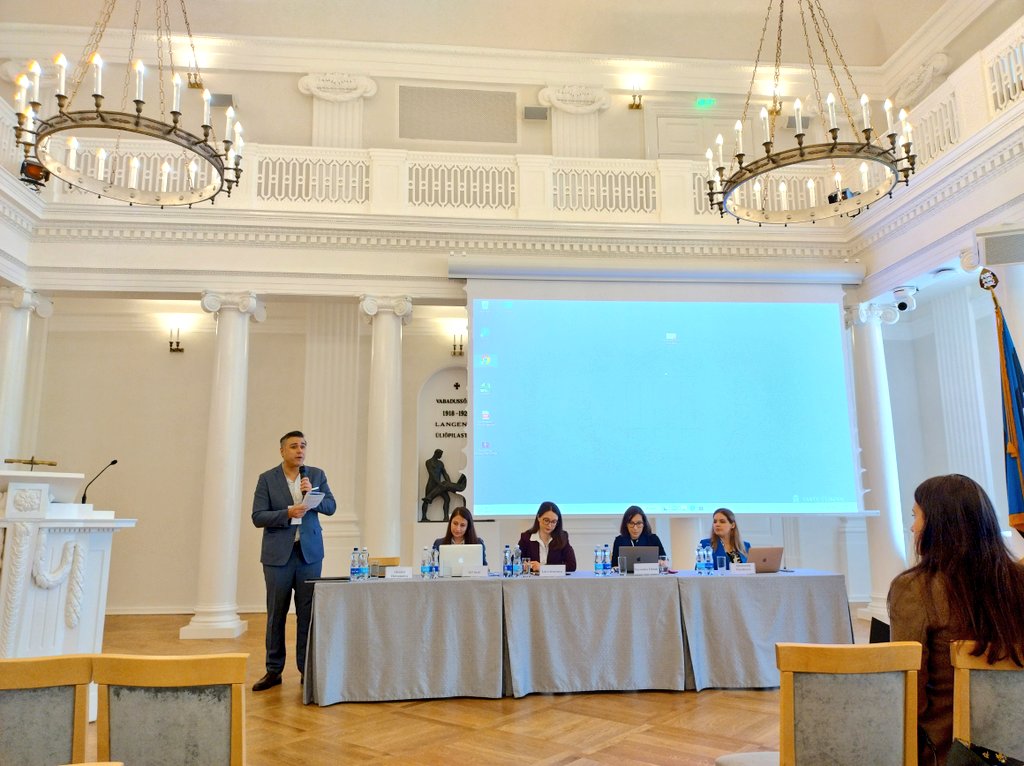 esil_sedi's tweet photo. It's time for the first two parallel panels of #ESILRF2023! 👏🏻

🟢 PANEL 1 on Human Rights ⚖️👩‍⚖️👨‍⚖️
Chair: @gleiderignacio
Speakers:
🎙️ @isilaral
🎙️ Lora Izvorova
🎙️ @anvorobiova
Discussant: @VeronikaFikfak 

More info on the programme and speakers ▶️ https://t.co/LwHiHXiWUW https://t.co/paG5lTmiTl