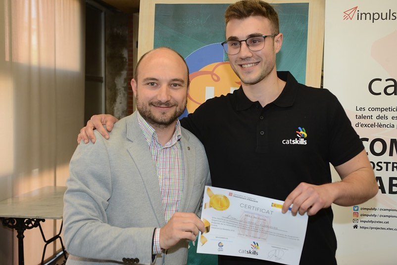 Enhorabona als nostres guanyadors del campionat Cat Skills:

🏅 Paula Canyadell Fabregas en l'especialitat de Servei de restaurant i bar, de l'Escola d'hostaleria i turisme de Lleida.
🏅 Ethan Alvarez en l'especialitat de Cuina, de l'Escola d'hostaleria d'Osona.
