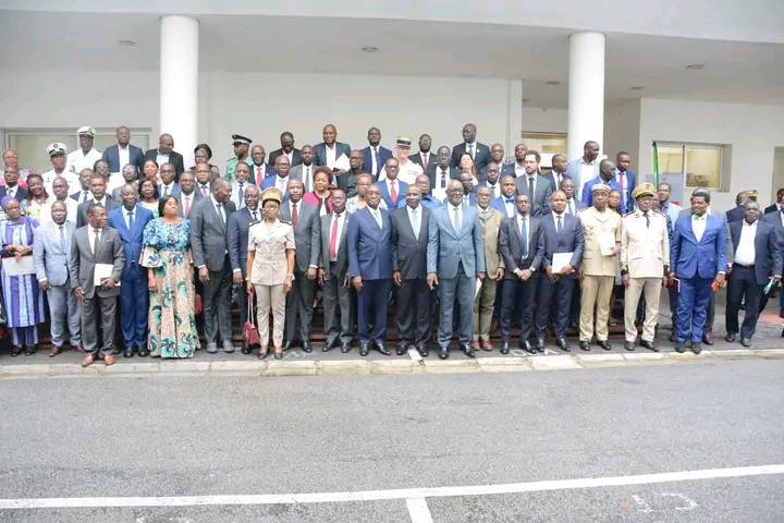 ICMPD_BMS's tweet image. 26/04/2023: The National Policy for #IntegratedBorderManagement and its action plan was presented and handed over to the Prime Minister's office 🇨🇮. Thanks was given to the members of the development committee as well as contributors, including the @SEMIGRATION 🇨🇭 and ICMPD