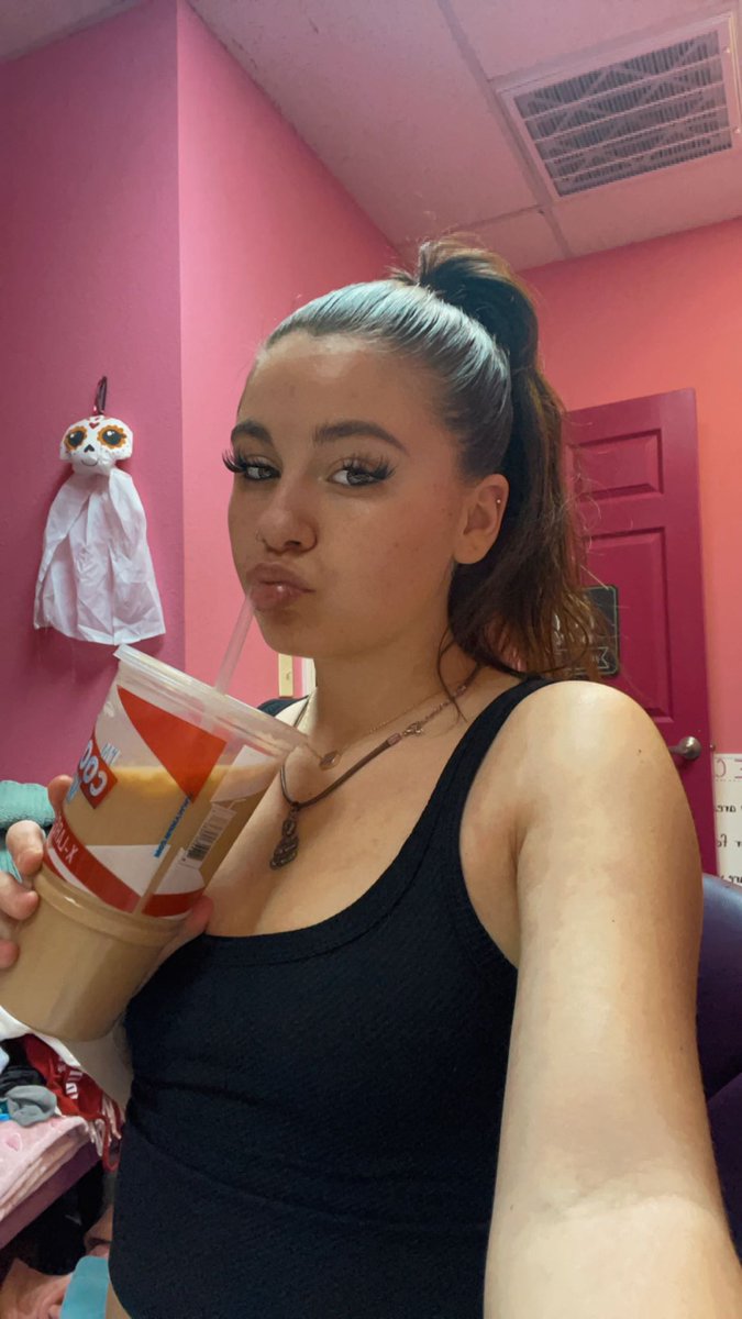 MaySkyXo's tweet photo. hi loves i’m live rn!!! 💋💋 click link in my bio https://t.co/UXST9n05kV