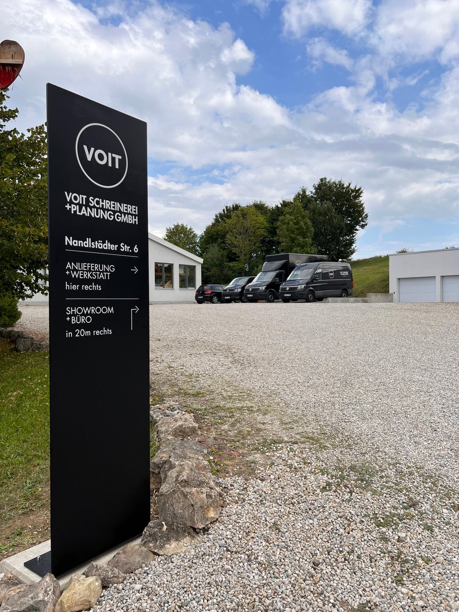 #NeuesSchild #Reichertshausen #BessereSichtbarkeit #schreinerei #schreiner #holz #möbel #schrank #eiche #küche #interiordesign #handwerk #familienbetrieb #möbelnachmaß #türe #furniture #holzinform #einbauschrank #design #tischlerei #innenarchitektur #architecture #handmade
