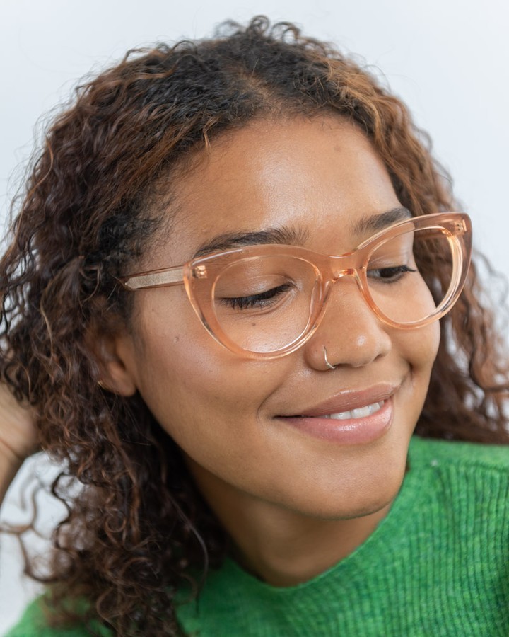 ✨MEET PAM✨ Modelled off of the big cat-eye frames of yesteryear, these vintage-style frames being one of @oqstories' bestsellers lately. bit.ly/39pYdwH 📷 @m0stlyanalogue / @maisiedef / @tashfreemanmakeup