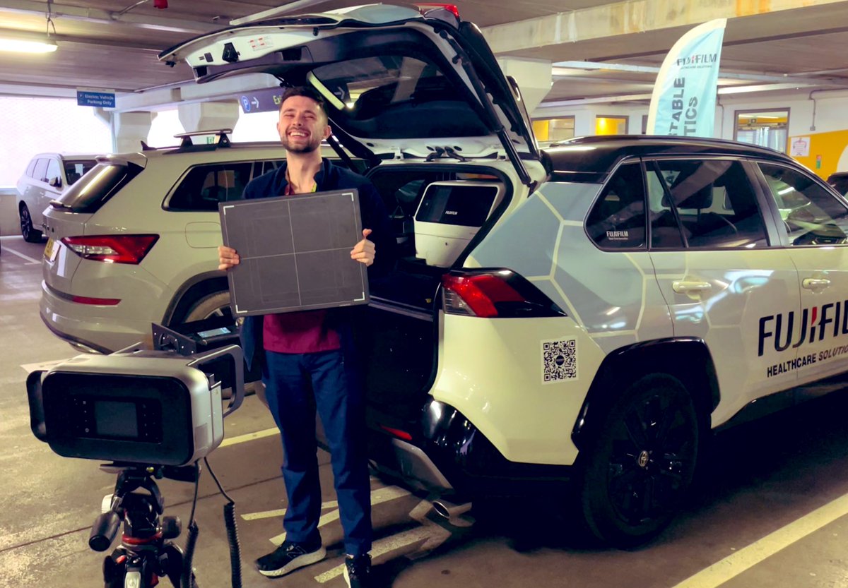 rad_alderhey's tweet photo. We really enjoyed getting to grips with @FujifilmUkMed ultra-portable X-ray kit yesterday. #alderhey #fujifilmUltra #DrivingDiagnostics https://t.co/pz8jqHioAX