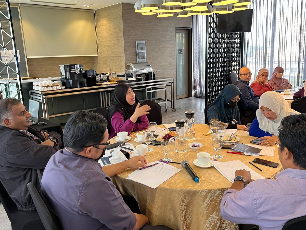 MatSouthwell's tweet photo. Leaders of the drugs and HIV response in #Malaysia feedback on their discussions about providing drug treatment to people who use methamphetamine on @UNODC_HIV @UNAIDS #MACare Stimulants and HIV course with @Coactteam https://t.co/ajaRGapP3W