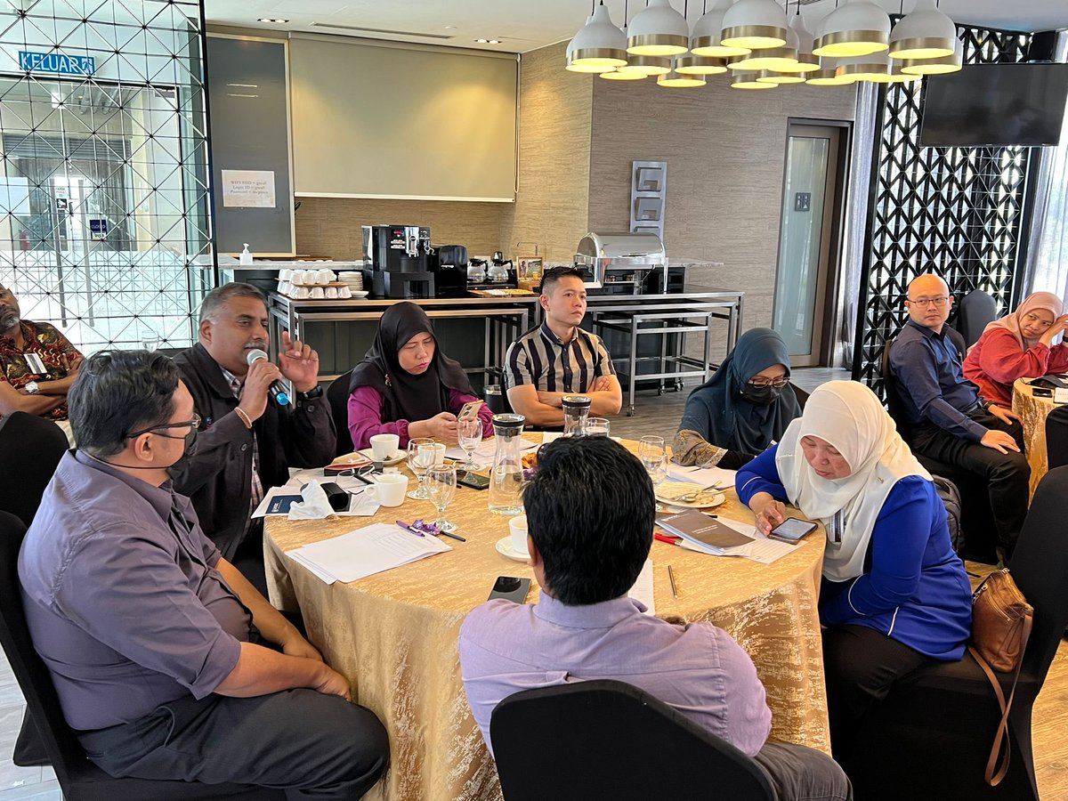 MatSouthwell's tweet photo. Leaders of the drugs and HIV response in #Malaysia feedback on their discussions about providing drug treatment to people who use methamphetamine on @UNODC_HIV @UNAIDS #MACare Stimulants and HIV course with @Coactteam https://t.co/ajaRGapP3W