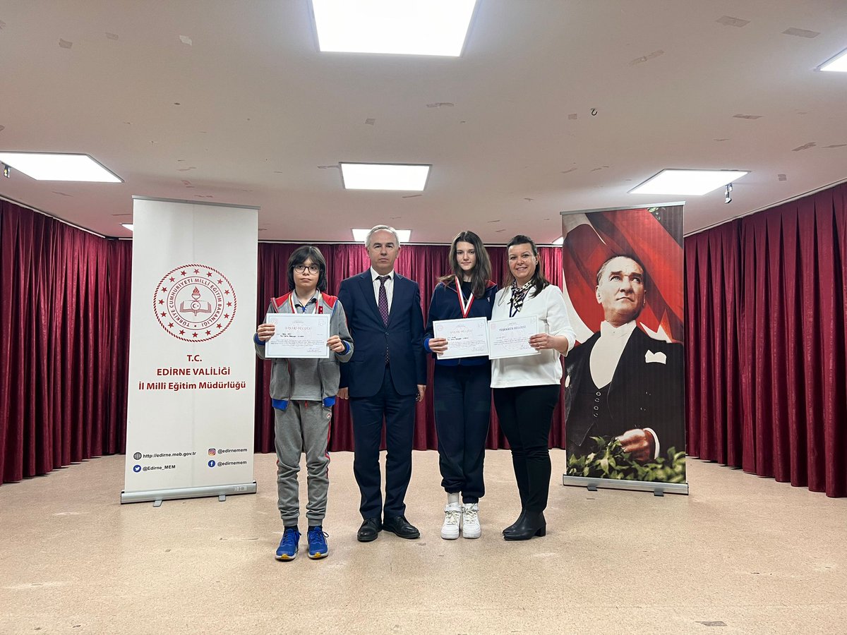 duyguutezen's tweet photo. FeTeMM Atölyeleri kapsamında il geneli "Arduino ile Akıllı Sera İçinde Yüksek Getirili Tıbbi/Aromatik Bitki Üretimi" Yarışmasında Elis ve Oğuz'un sunumları ile il ikincisi olmanın mutluluğu🍀 @kaansezgin @sevtapengin  @SenemErtn @tubakevserarda @gundogdu_ozkan @bahcesehir_k12 https://t.co/agrvxIshhH