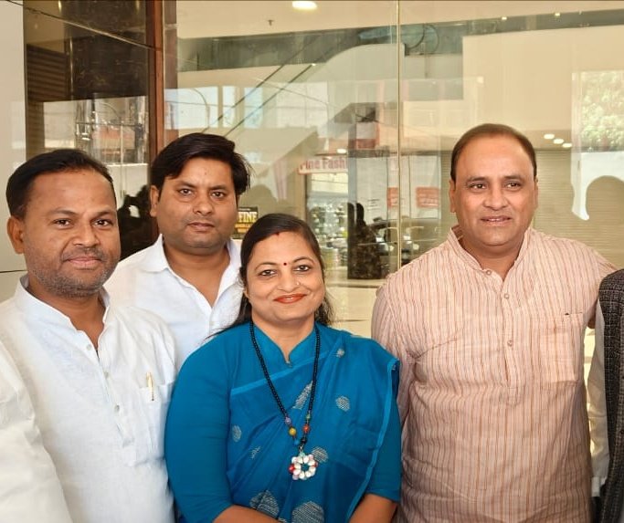 GeetaManjhi's tweet image. पूर्व केंद्रीय मंत्री एवं पूर्व कांग्रेस प्रदेश अध्यक्ष आदरणीय भैया अरुण यादव जी के रीवा आगमन पर आज समदड़िया गोल्ड रीवा मे सौजन्य भेंटवार्ता हुई। #ArunYadav
@MPArunYadav @INCMP