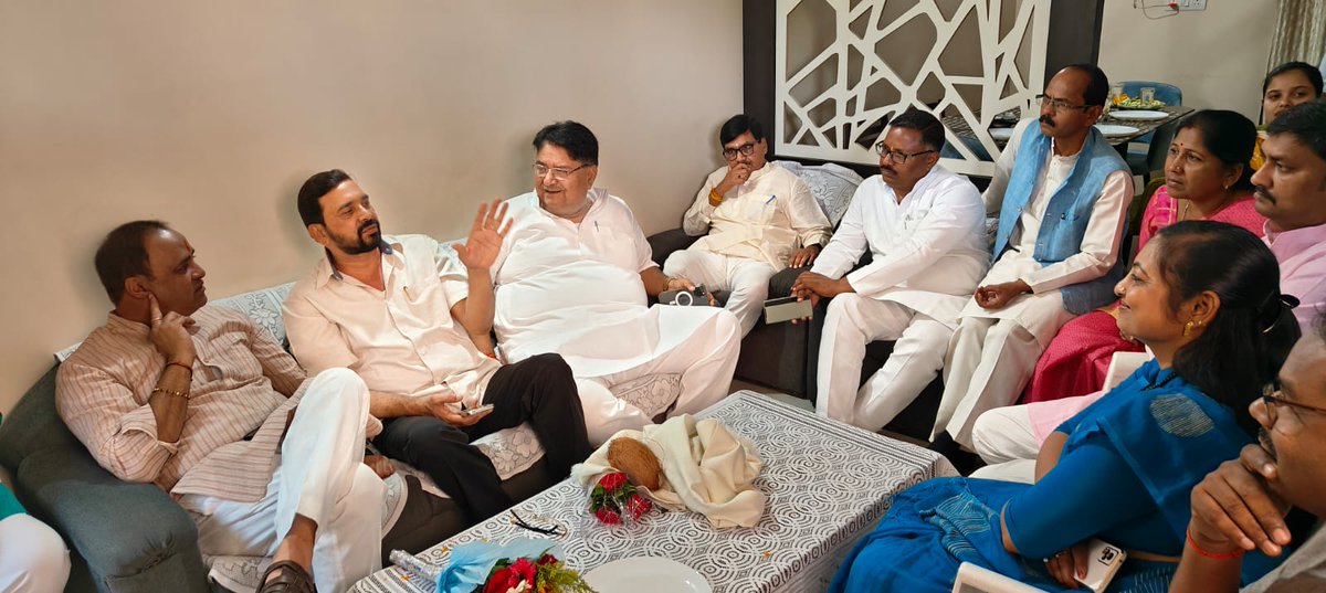 GeetaManjhi's tweet image. पूर्व केंद्रीय मंत्री एवं पूर्व कांग्रेस प्रदेश अध्यक्ष आदरणीय भैया अरुण यादव जी के रीवा आगमन पर आज समदड़िया गोल्ड रीवा मे सौजन्य भेंटवार्ता हुई। #ArunYadav
@MPArunYadav @INCMP