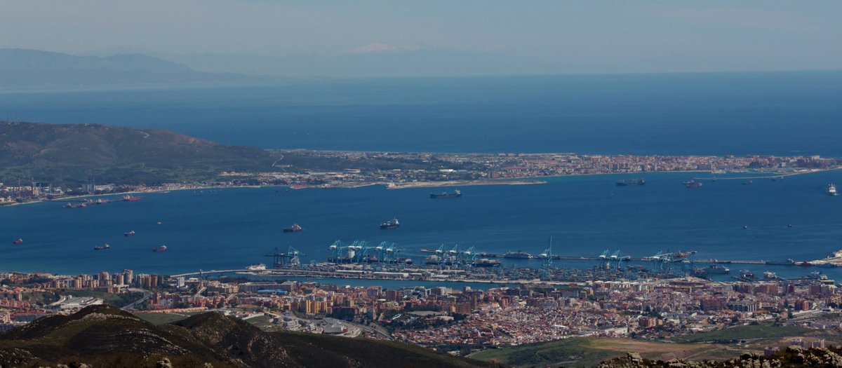 jrambaud's tweet photo. 27 #abril 2014 #SierraNevada y el #Jebel #Tidighine (2452 m , cima más alta del #Rif ) aún con #nieve desde #TajodeLasEscobas #tarifa #Algeciras https://t.co/euv7u9rZIi