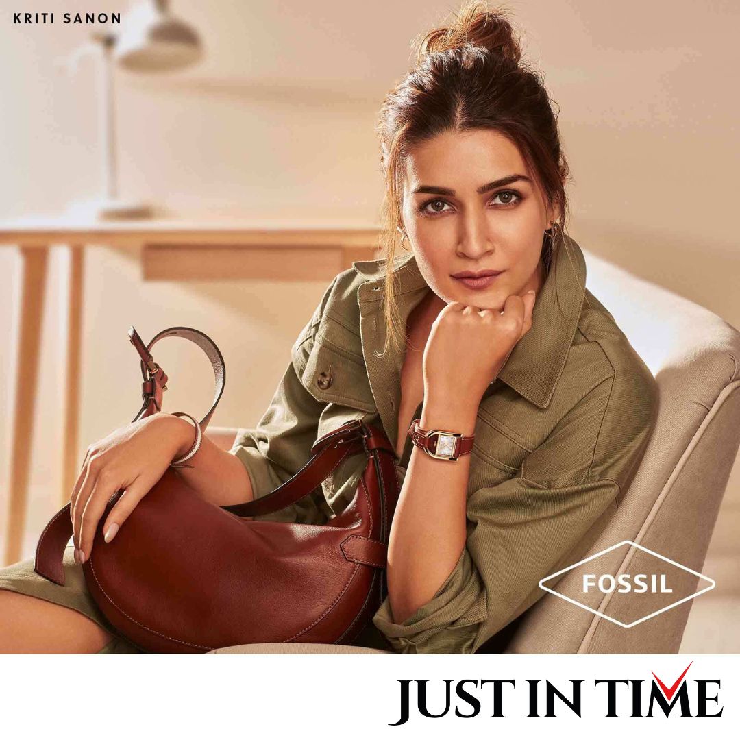 justintimewatch's tweet photo. Fossil spring collection is guaranteed to put a smile on your face, even if you're late.
.
.
.
@Fossil @kritisanon 
#JustInTime #JustInTimeWatch #Fossil #FossilWatch #KritiSanon #LuxuryWatch #WatchStore #WatchEnthusiastIndia #Watches  #WomensWatch #WatchesForWomen #LuxuryWatches https://t.co/MQhYrKWm7I