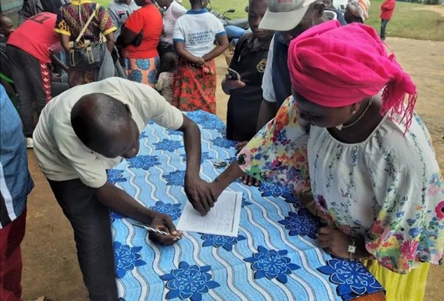 NovumIntel's tweet photo. #LandRights: IGN FI delivers Operational Field Manual to the Liberia Land Authorithy for its formalisation of customary land rights https://t.co/SGAkKO2SZ9 by IGNI-FI 

#tenuresecurity #customaryland #policy #Liberia #Africa #surveying #geospatial https://t.co/lphYKqS0jF